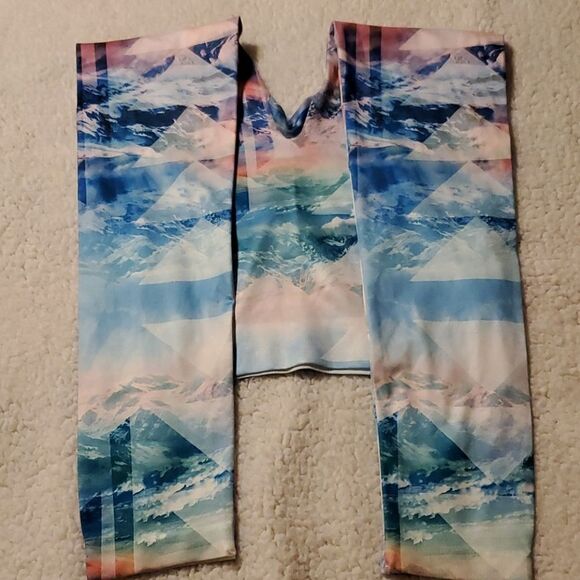 No Boundaries Scenic Design Leggings 11/13 - Picture 5 of 9